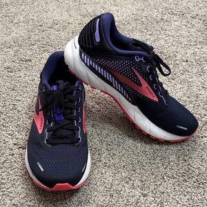 Brooks Adrenaline GTS22 woman’s size 9W